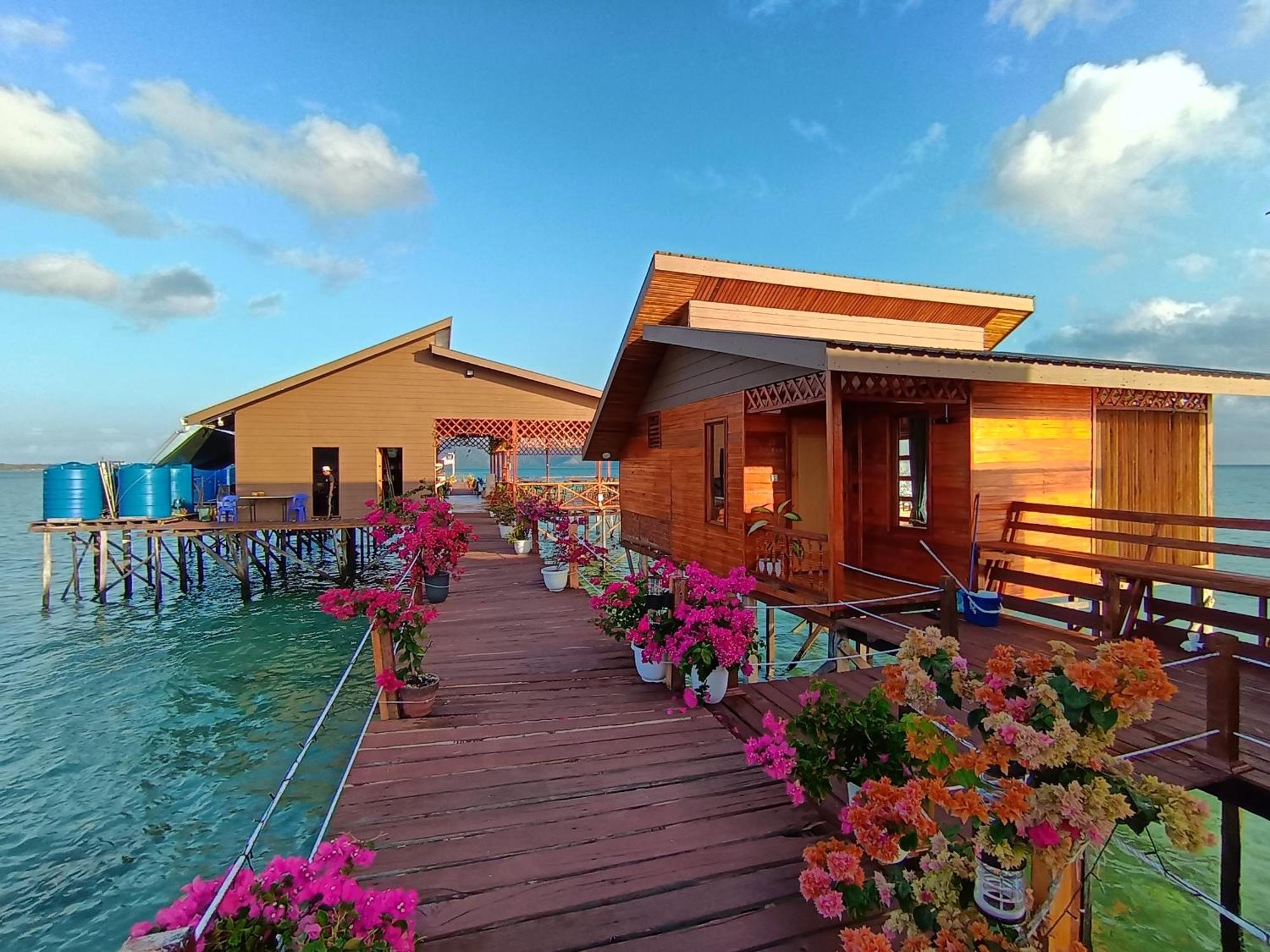 La Water House Semporna Bed & Breakfast Ngoại thất bức ảnh