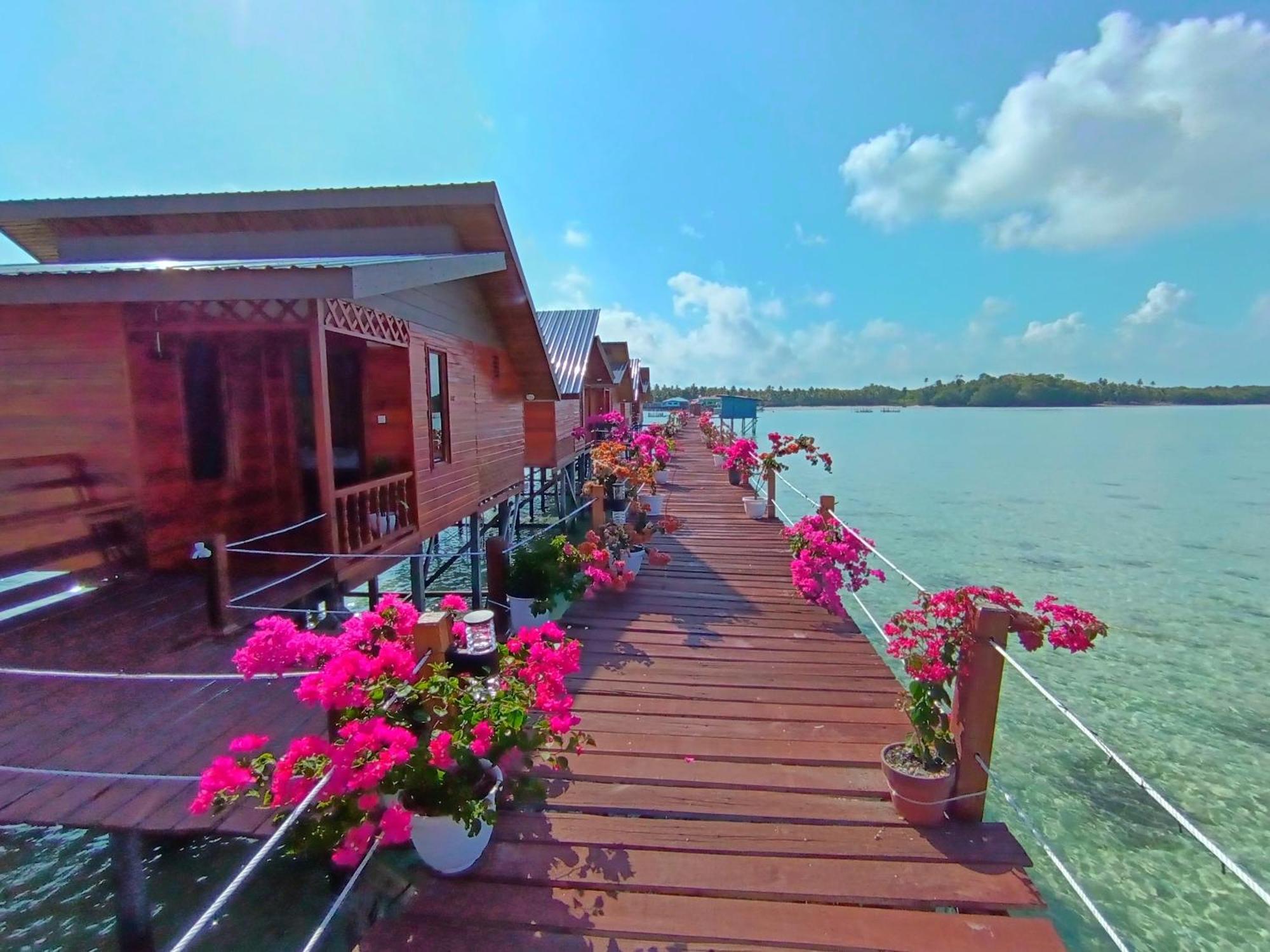 La Water House Semporna Bed & Breakfast Ngoại thất bức ảnh