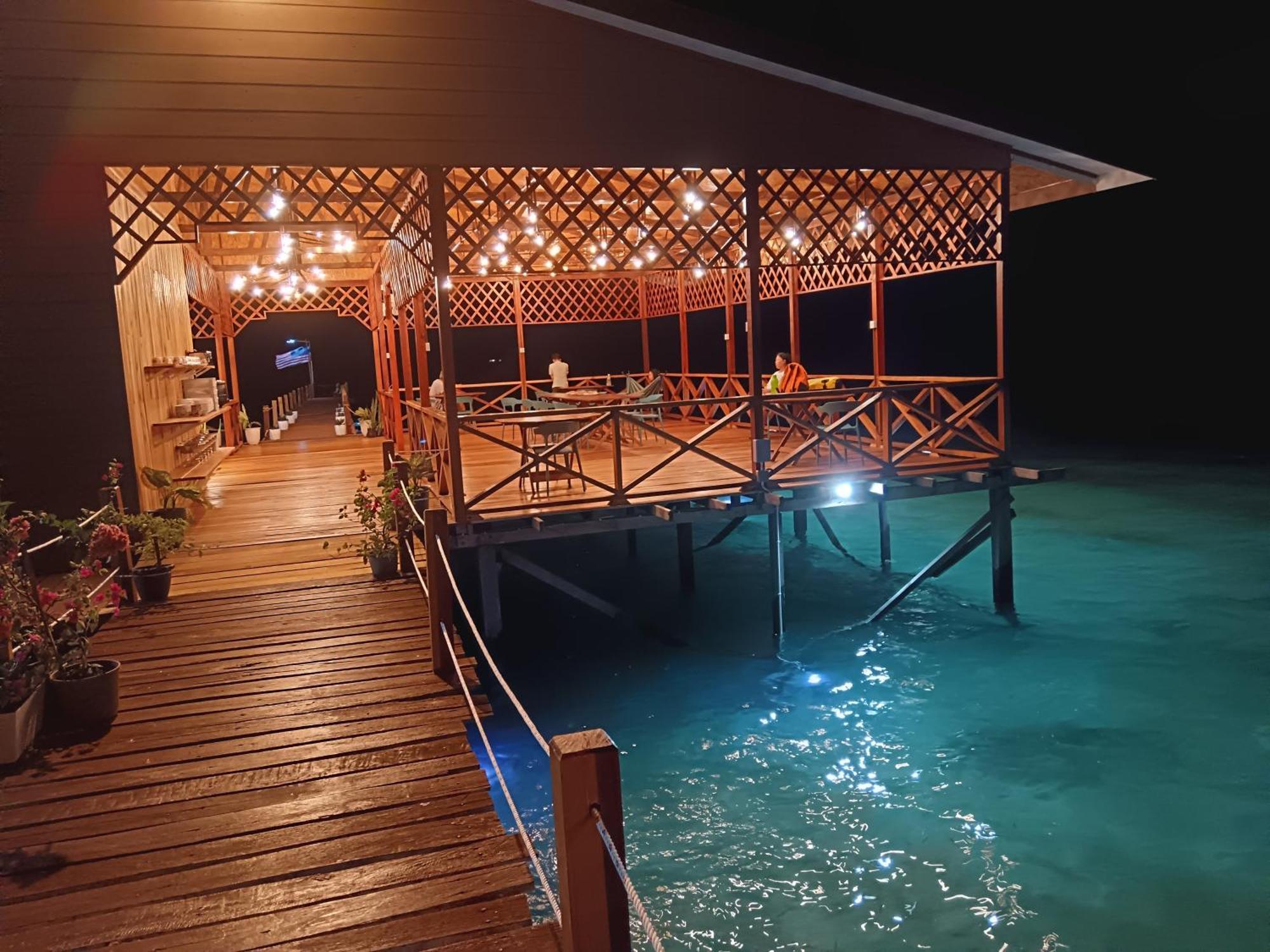 La Water House Semporna Bed & Breakfast Ngoại thất bức ảnh